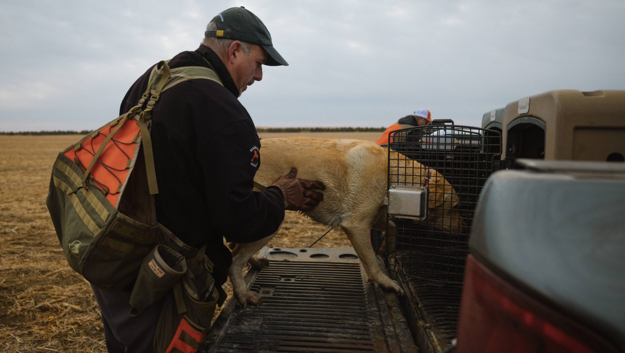 Greg Cronkhite loads his lab into a Dakota 283 kennel.